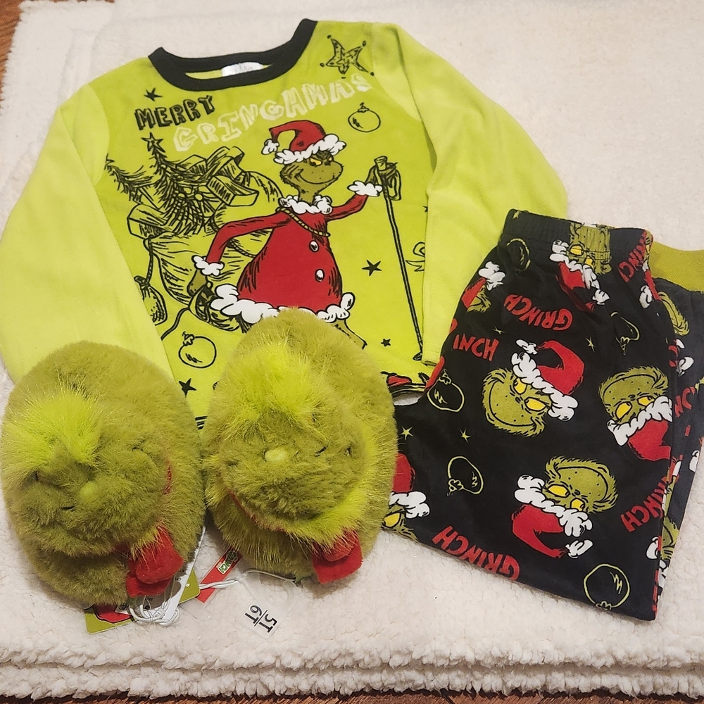 New Grinch Boys Two Piece Pajama Set with Slippers, size 4/5, Winter, Holiday